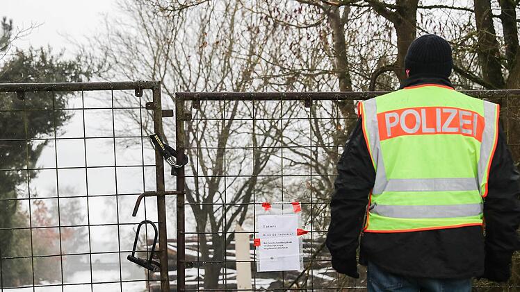 Nach dem Leichenfund in einer Gartenlaube bei Arnstein steht eine Kohlenmonoxid-Vergiftung als Ursache fest. Nun ist auch klar, woher das giftige Gas kam. Foto: Daniel Karmann/dpa