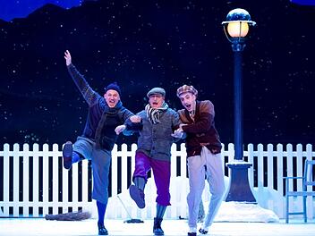 Armin Kahl, Erwin Windegger und Alexander Franzen (v. l.) in "Drei Männer im Schnee"     Foto: Christian Pogo Zach