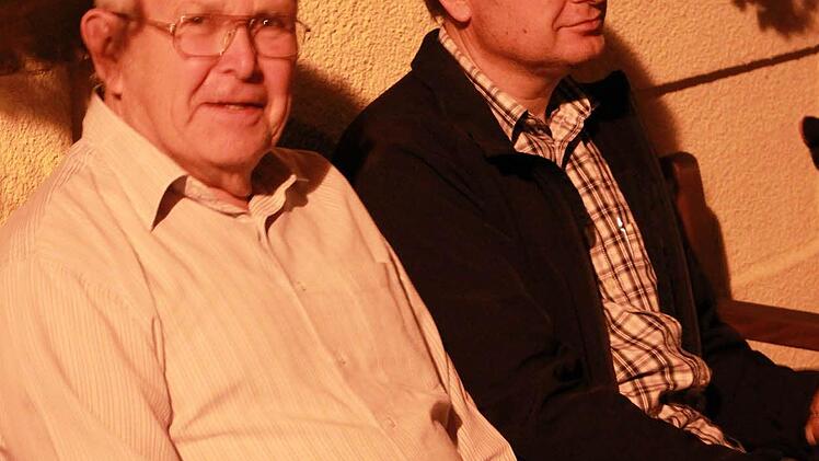 Einen Moment der Ruhe genoss Ingo Hafenecker vor dem Heimatmuseum, bevor der nächste Besucheransturm ihn wieder in Aktion versetzte.