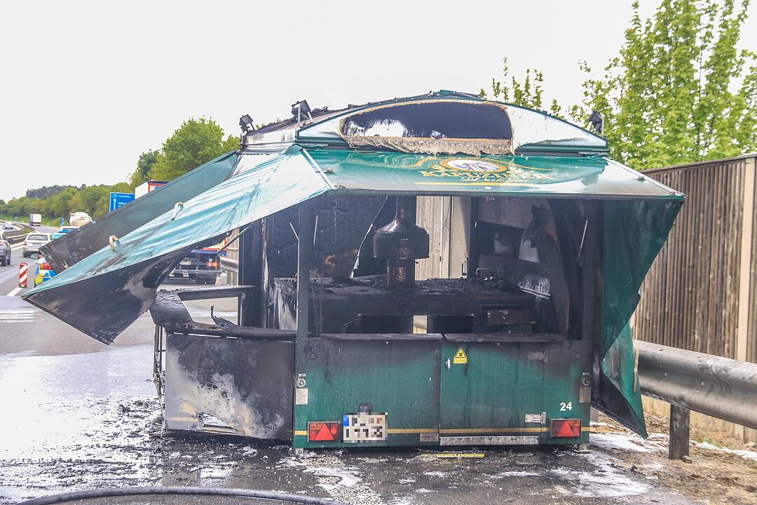 Bierausschank brennt auf A70 aus