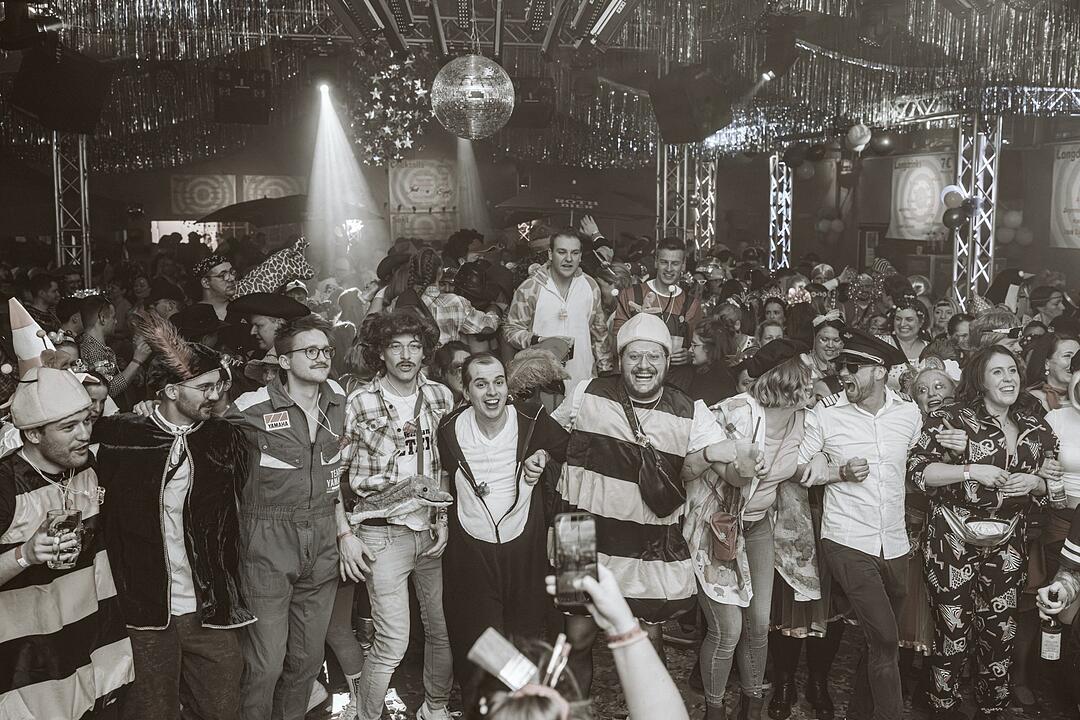 DJ Franky und DJ Matze lie&szlig;en die Halle beben!