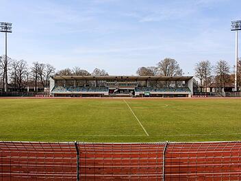 Die zahlreichen Bäume verleihen dem Willy-Sachs-Stadion ein besonderes Flair. Fotos: Martin Kreklau