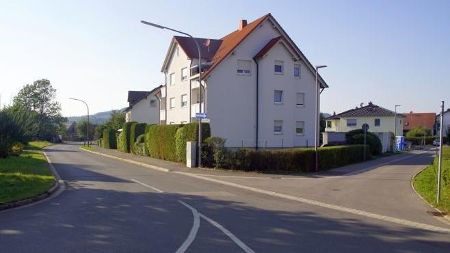 Vom Stadtweg beziehungsweise der weiterverlaufenden Straße An der Schrann kommend dürfen die Verkehrsteilnehmer nur noch in den Barbaraweg hineinfahren, aber nicht mehr in umgekehrter Richtung.  Foto: Mario Deller