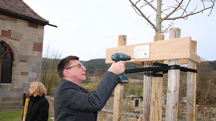 Eindrücke von der Pflanzung des Gednkbaums. Foto: Ralf Ruppert