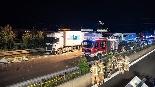A70 bei Eltmann: Polizei spricht nach Lkw-Trag&ouml;die von "Tr&uuml;mmerfeld vor Ort"
