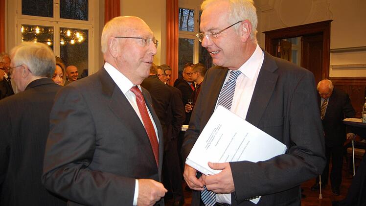 IHK-Ehrenpräsident Heinrich G. Bender mit Thomas Kreuzer