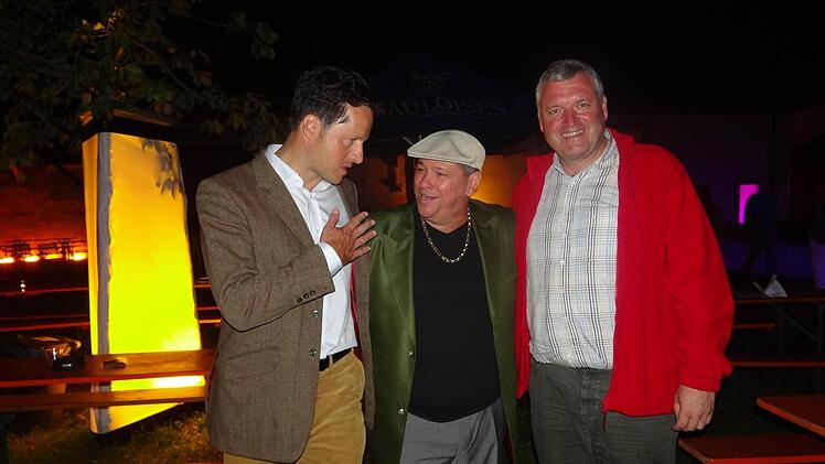 Weltstar aus Kuba: Luis Frank (Mitte) mit Hermann Freiherr von Rotenhan (links) und Bürgermeister Jürgen Hennemann. Foto: Johanna Eckert