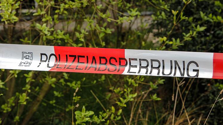 Die Polizei hat am Dienstagmorgen im Bereich der Gleise bei Unterleiterbach Suchmaßnahmen durchgeführt. Der Zugverkehr zwischen Bamberg und Lichtenfels kam kurzzeitig zum Erliegen. Symbolfoto: Christopher Schulz