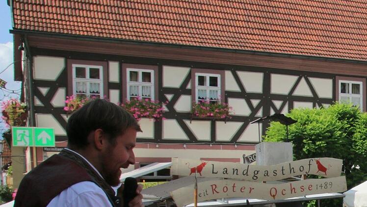 Der Bürgermeister bei seiner Rede Foto: Bettina Knauth