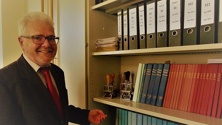 Aktenstudium wird Wolfgang Rebhan im nun beginnenden Ruhestand nicht mehr betreiben müssen.             Marion Krüger-Hundrup