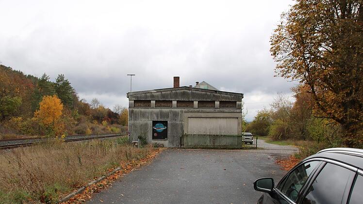Die Bauten auf dem so genannten Jäger-Grundstück werden abgerissen. Dort entstehen Parkplätze, die im Rahmen des Förderprogramms "Stadtumbau West" bezuschusst werden. Thomas Malz