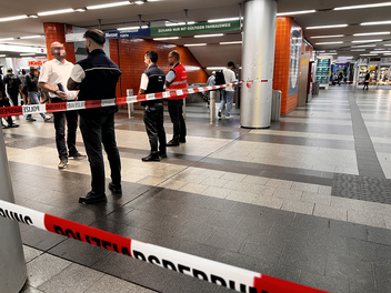 Unbekannter Geruch sorgt für Großeinsatz am Nürnberger Hauptbahnhof Unbekannter Geruch sorgt für Großeinsatz am Nürnberger Hauptbahnhof