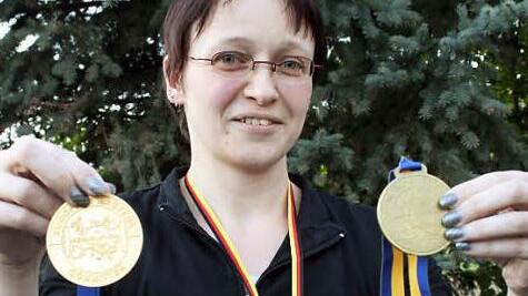 Drei Goldmedaillen hat Ulrike Zehner in diesem Jahr auf nationaler und internationaler Ebene geholt. Sie hat aber nur zwei Hände frei.  Foto: Pfannes