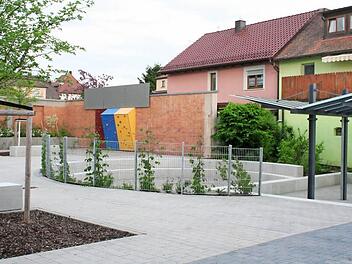 Der Schulhof ist jedenfalls schon fertig.  Foto: Evi Seeger