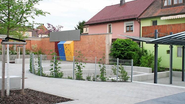 Der Schulhof ist jedenfalls schon fertig.  Foto: Evi Seeger