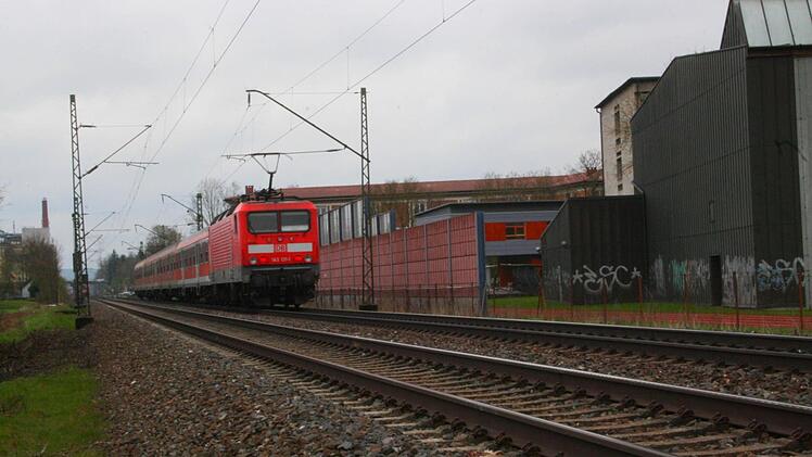 Die Bahn will die Gleise in Eäggolsheim ausbauen. Dort aber regt sich Widerstand. Foto: Lengenfelder