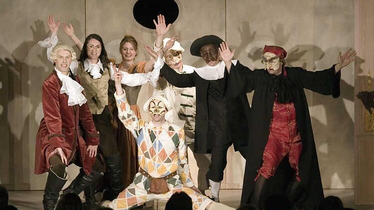 Die Mimen des Theatersommers Fränkische Schweiz - hier bei einem Auftritt in Hollfeld. Foto: Archiv/FT