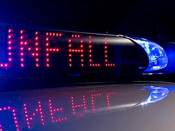 Am Freitag kam es bei Beyerberg im Kreis Ansbach zu einem t&ouml;dlichen Verkehrsunfall. Symbolfoto: Monika Skolimowska/ZB/dpa