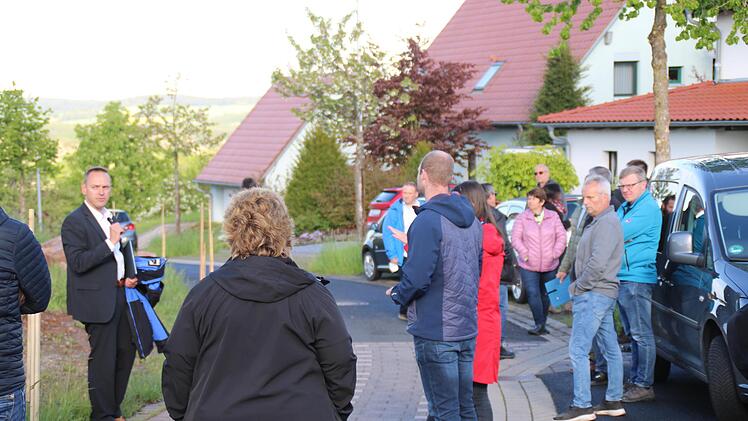 Vor-Ort-Termin in Frankenbrunn, Am Hägholz vor der Sitzung. Foto: Hilmar Ruppert