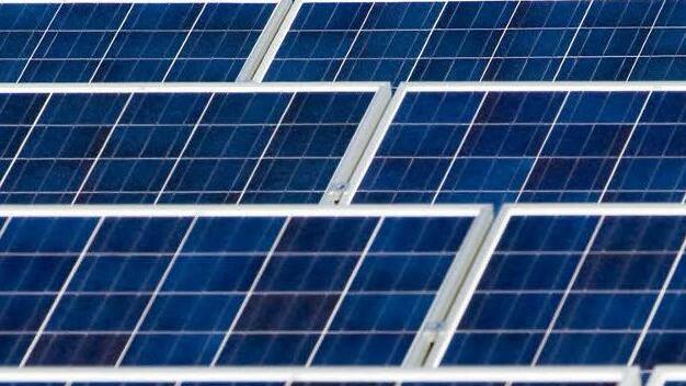 Eine Photovoltaikanlage, die Strom aus Sonnenenergie liefert. Sie ist wichtiger Teil der Energiewende.