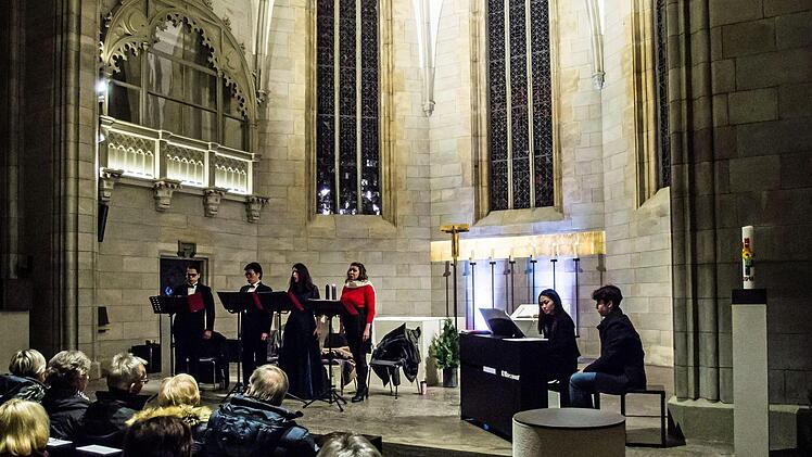 Vor zahlreichen Zuhörer in St. Augustin gestaltete das Coburg "Cosmopolitan Quintett" ein vielsprachiges Konzert zum Advent.Foto: Jochen Berger