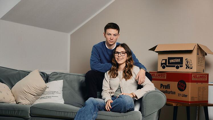 Stintje und Yuri, beide 20 Jahre alt, beziehen gemeinsam ihre erste eigene Wohnung. Damit, dass ausgerechnet Tupperdosen zum Auslöser ihres ersten Streits werden, haben sie nicht gerechnet.