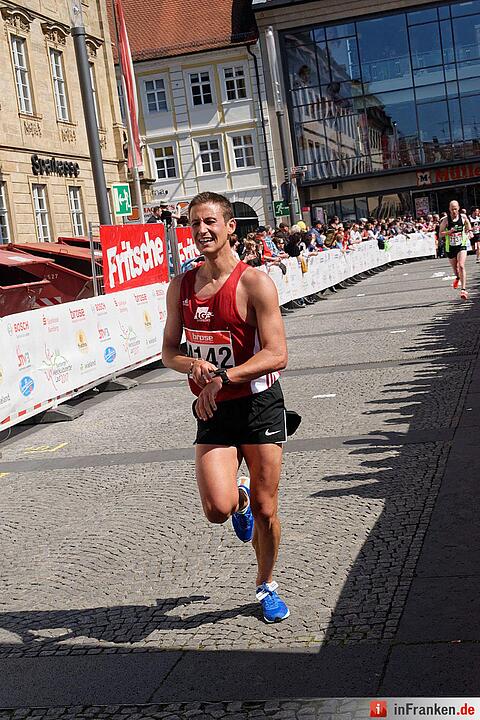 Weltkulturerbelauf 2017 in Bamberg: Der Zieleinlauf am Maxplatz