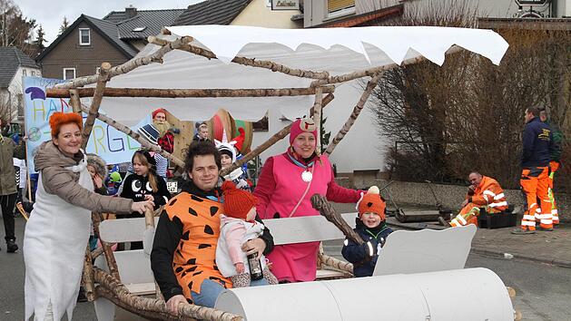Das Fahrzeug von Fred Feuerstein und seinem Kumpel Barney Ger&ouml;llheimer stand Pate f&uuml;r diese Idee.  Fotos: Gerda V&ouml;lk