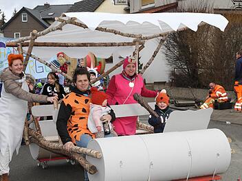 Das Fahrzeug von Fred Feuerstein und seinem Kumpel Barney Geröllheimer stand Pate für diese Idee.  Fotos: Gerda Völk