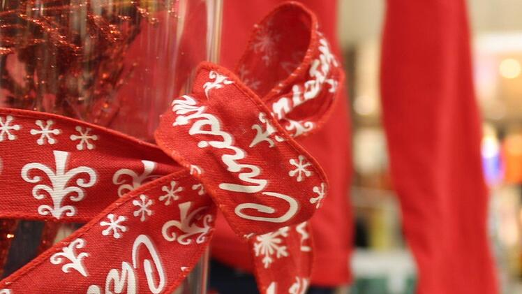 Vor allem in den letzten zwei Wochen vor Weihnachten suchen im Kaufhaus Weka noch viele Leute nach den passenden Geschenken. Foto: Cindy Dötschel