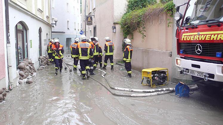 Feuerwehrleute und Mitarbeiter des Malteser-Hilfsdienstes waren in Passau im Einsatz. Foto: Kreisfeuerwehrverband Aschaffenburg