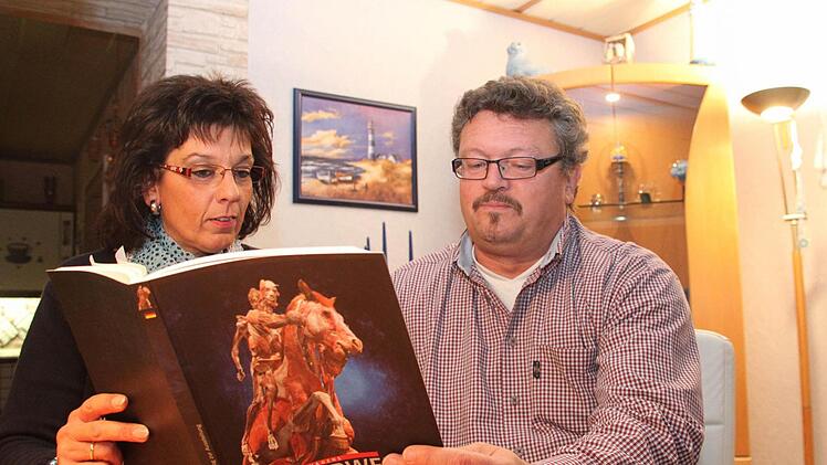 Plastiniert als Anschauungsobjekt in den "Körperwelten"? Carmen und Roland Richter (rechts) aus Neuenmarkt im Landkreis Kulmbach haben das für sich entschieden. Foto: Jochen Nützel