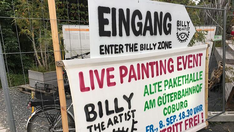 Der New Yorker Pop-Art-Künstler Billy The Artist lockte zahlreiche Besucher in die alte Pakethalle in Coburg. Foto: Jochen Berger