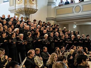 Großen Eindruck bei den zahlreichen Zuhörern in der Morizkirche hinterließ die Aufführung von Antonin Dvoráks "Stabat Mater" durch den Coburger Bachchor.Foto: Jochen Berger