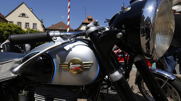 Der Motorräder hat ihren eigenes Refugium rund um den Neptunsbrunnen.Foto: Matthias Hoch