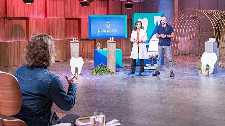 Das Mundgel "BLISSAND" von Dr. Dana Adyani-Fard und Dr. Thomas Greussing löst ein Löwen-Duell aus.
