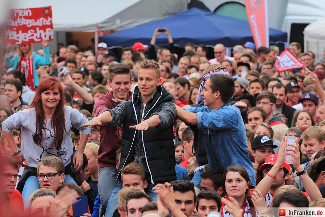 Meister-Party am Maxplatz