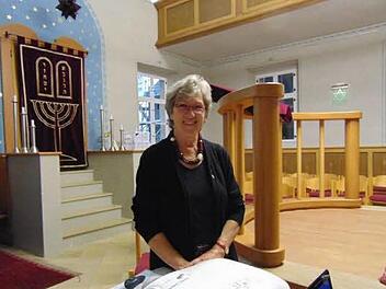 Evamaria Bräuer erklärte in der Ermreuther Synagoge jiddische Begriffe, von denen viele Teil unserer Alltagssprache geworden sind. Foto: Petra Malbrich
