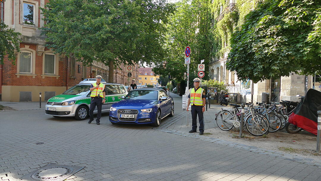 Großeinsatz in Nürnberg: Polizei fahndet nach Flüchtigem