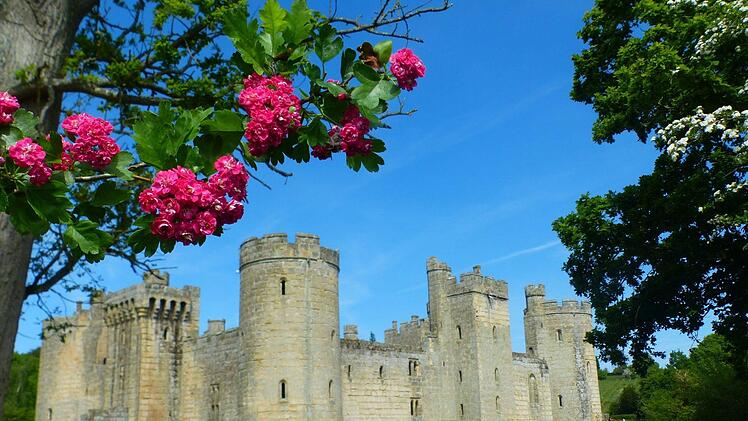 Die gut erhaltene Wasserburg Bodiam Castle liegt in der Grafschaft East Sussex im Südosten Englands. Manfred Wagner