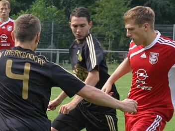 Mannschaftskapitän Christian Ammon (rechts) und seine Mannschaftskameraden beim TV Ebern haben sich trotz einer ernüchternden Vorrunde nicht aufgegeben und wollen versuchen, nach der Winterpause noch den Klassenerhalt zu schaffen.