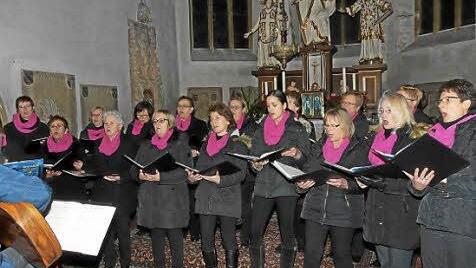 Der "Chor Maria Magdalena" unterstützte mit seinem Gesang die Arbeit des Kolumbienkreises Pfarrweisach.