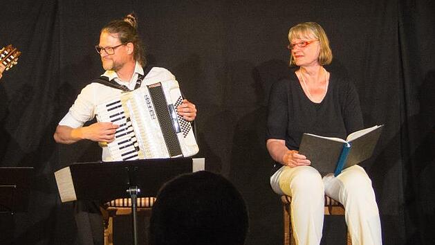 Martin Köhlerschmidt, Tom Götz, Birgit Hächl und Wolfgang Krebs (von links) feierten Premiere mit "Wein, Weib und Goethe". Katharina Müller-Sanke
