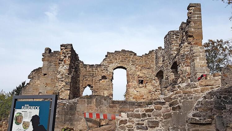 Der Palas war das Hauptgebäude der Burg. In seine Sicherung haben die Bauarbeiter monatelange Arbeit gesteckt.  Fotos: Eckehard Kiesewetter