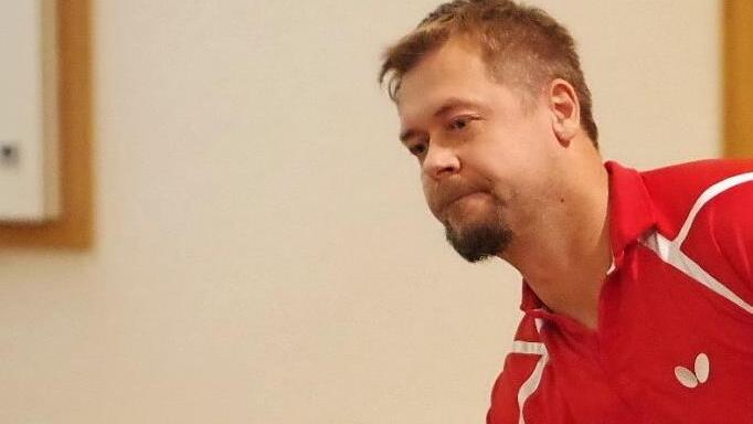 Obwohl Michael Andera vom FC Pressig II gegen die SG Neuses II das Doppel mit Wolfgang Köhn und seine beiden Einzel gewann, blieb der FC nach der 6:4-Führung noch mit 6:9 auf der Strecke.  Foto: H. Franz