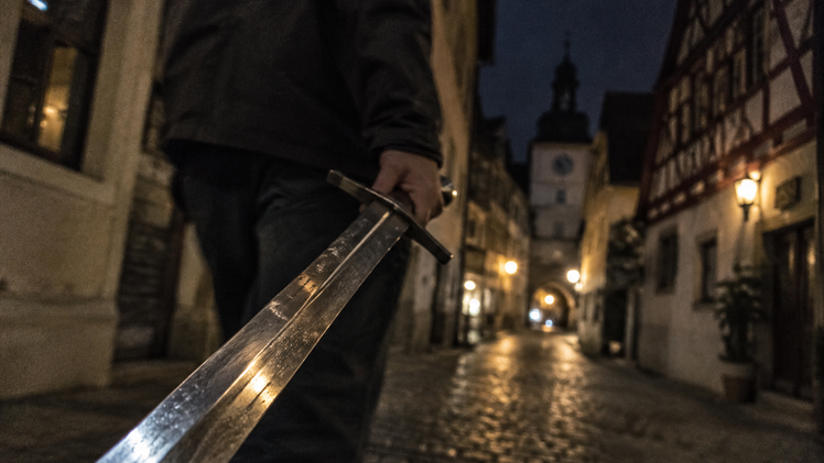 Ansbach: Mann (18) l&auml;uft mit Schwert durch Innenstadt - Polizei greift ein
