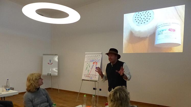 Mit Witz und Humor schilderte Jürgen H. Krenzer aus der Rhön seinen Reflexions- und Entscheidungsprozess, um als Gastronom ein Alleinstellungsmerkmal seines Gasthauses zu erlangen. Foto: Pauline Lindner
