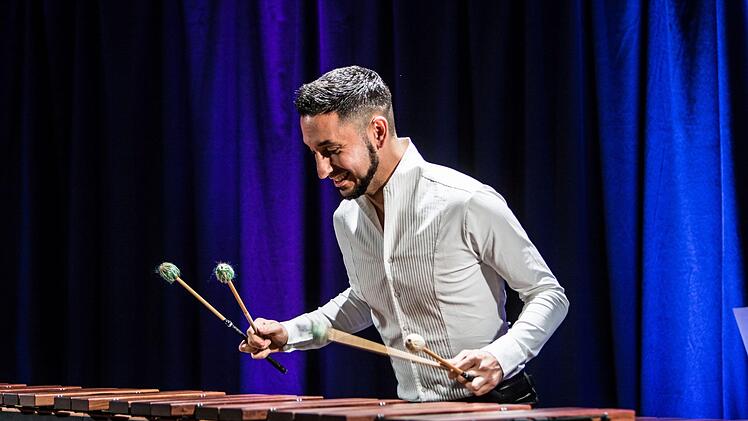 Das Marimba-Duo Katarzyna Mycka und Conrado Moya beeindruckte das Publikum in der "Kulutr.Werk.Stadt" in Neustadt bei seinem Konzert mit seiner Musikalität und seiner Virtuosität gleichermaßen.Foto: Jochen Berger