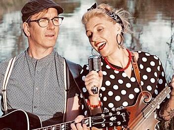 "Die Musik war unsere erste Liebe." Das sagen Mike und Conny vom Duo "Lemonpepper" über sich. Wie diese klingt, davon können sich Alt und Jung am 15. Februar im Gasthof "Zur Linde" in Unnersdorf überzeugen.  Foto: privat