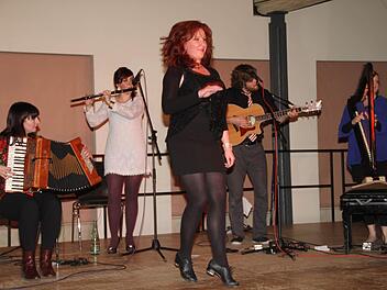 Bei ihren ersten Auftritt im Lichtenfelser Stadtschloss begeisterten die Musiker von "The Outside Track" das heimische Publikum. Foto: Gerda Völk